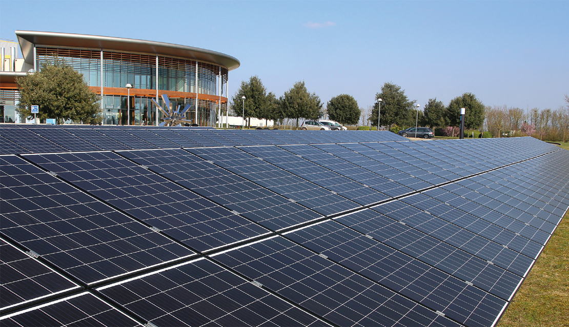 La centrale solaire photovoltaïque mise en service en mars 2022 sur le site de Niort du Groupe Poujoulat