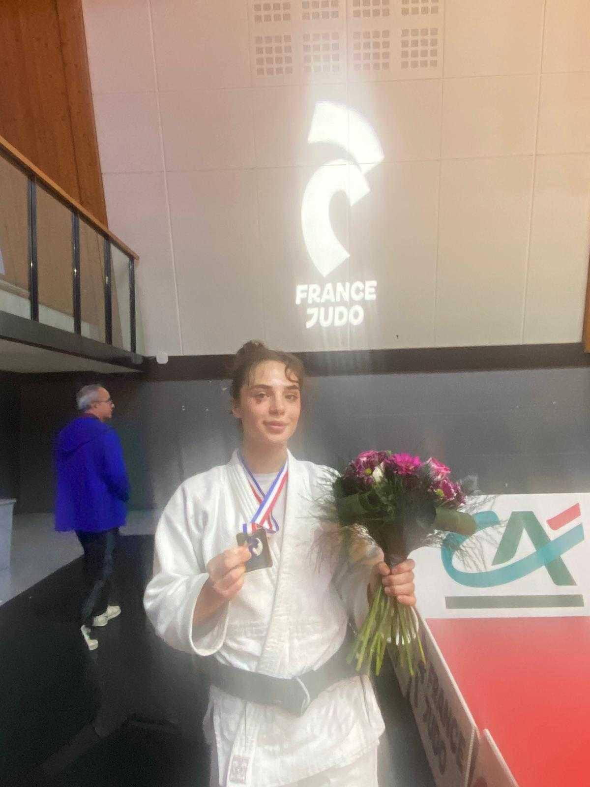 La Niortaise Pauline CUQ et sa médaille d'or de Championne de France judo Junior en -48 kg 