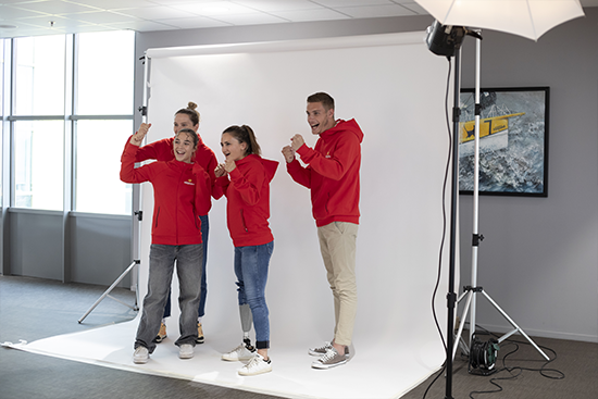 Séance photo avec les champions et championnes Cheminées Poujoulat