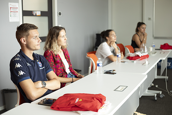 Débrief avec les sportifs au siège du Groupe Poujoulat