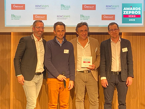 Lors de la remise du prix à l'équipe Cheminées Poujoulat