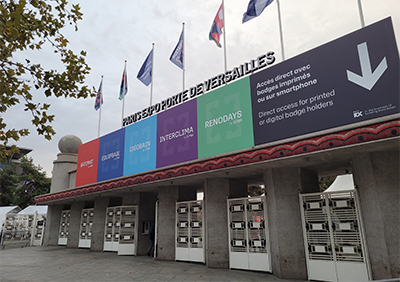 À l'entrée du Parc Expo Porte de Versailles