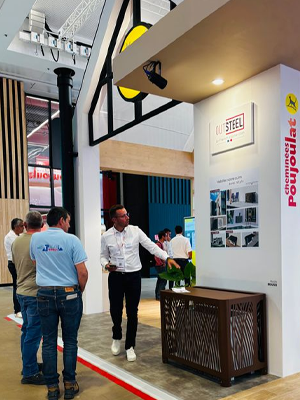 Le cache clim Outsteel présenté sur le stand Cheminées Poujoulat à Interclima 2026