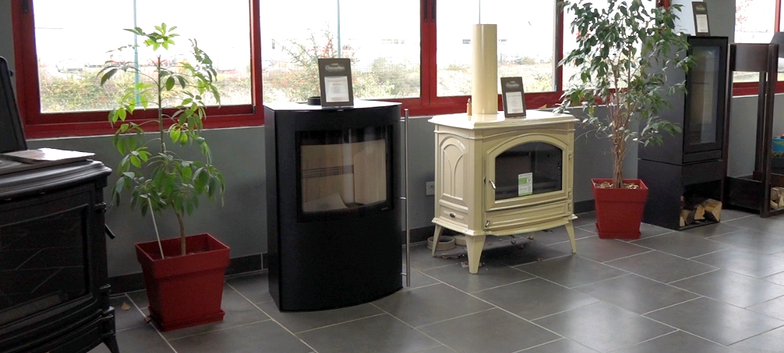 Showroom d'un installateur de poêles à bois et d'appareils de chauffage à Niort