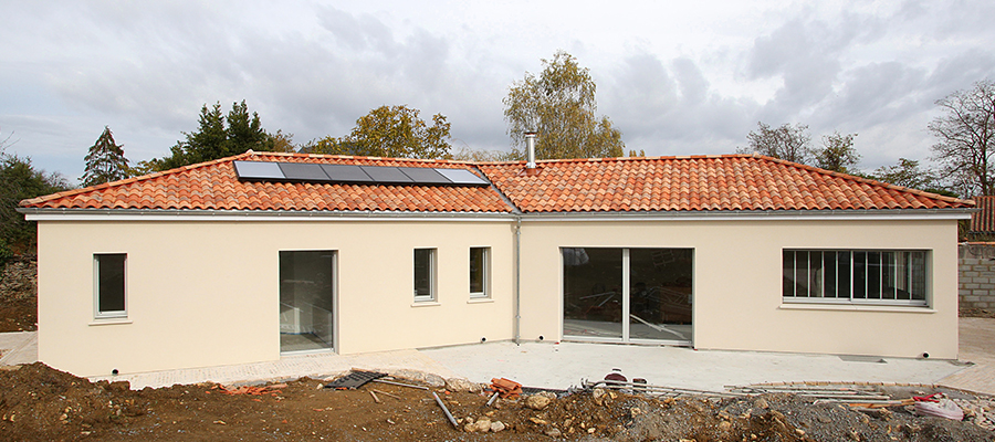 Maison de plain-pied vue de l'extérieur, surface de 120m2, avec système de récupération et de distribution d'air chaud AIRWOOD