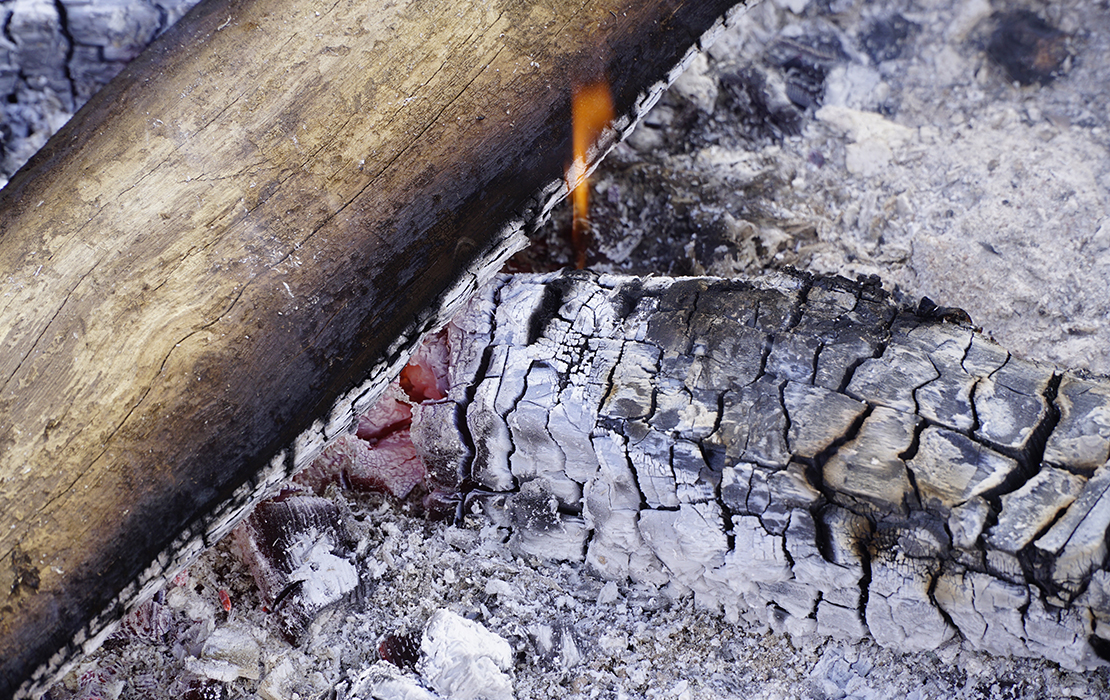 Les cendres de bois après combustion, une matière à exploiter sans hésiter